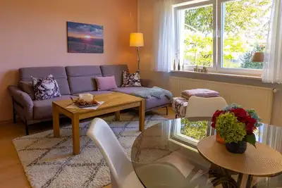 Image de Appartement moderne de 61 m² avec sauna et terrasse, au rez-de-chaussée