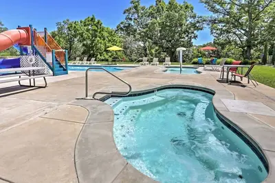 Image de Possum Tracks Lodge - Près de Silver Dollar, Clubhouse & Pool. Propre et élégant