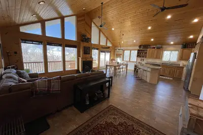 Image de Cabine Cub River Hideout pour les réunions de famille et les vacances à la montagne