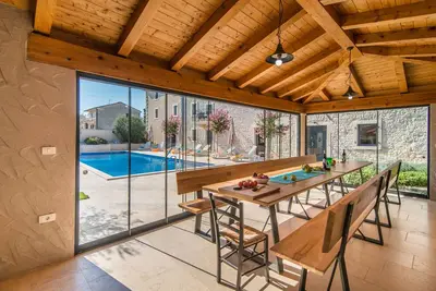 Image de Villa confortable pour 20 personnes avec piscine, cuisine extérieure et sauna