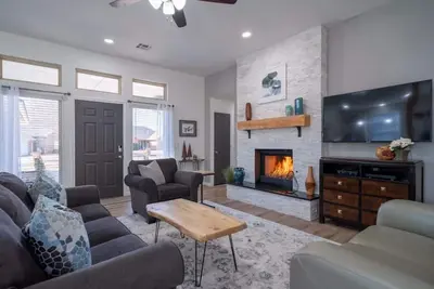Image de Maison haut de gamme, moderne et confortable - 3 Br / 2ba - Récemment rénovée