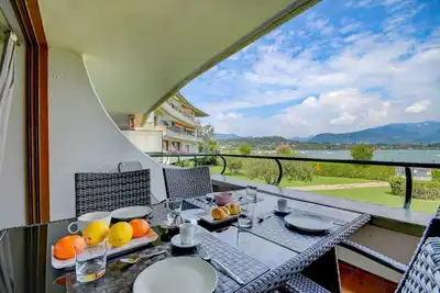 Image de Sogno del Lago: in front lane of the beach in Manerba del garda