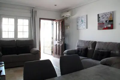 Image de 4 chambres Apt fantastique, piscine privée à proximité du golf, de la plage et des divertissements