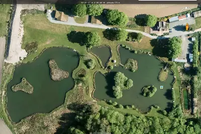 Image de Log Cabin confortable dans le Shropshire rural avec vue sur les lacs de pĂŞche