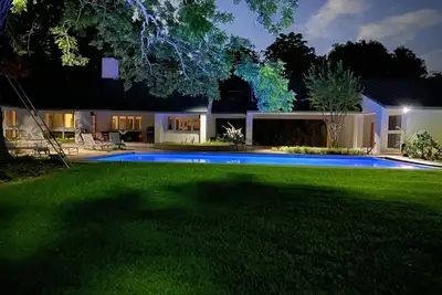 Image de Belle Retraite contemporain sur la rivière San Antonio et Mission Trail