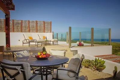 Image de Magnifique penthouse de luxe avec jacuzzi privé et vue imprenable sur l'océan