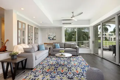 Image de Complete Remodel! Brand New Everything! ! ! Ac and Pool!