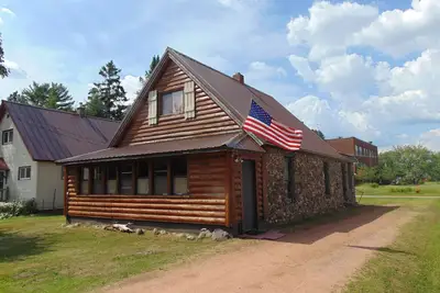 Image de Chalet confortable rustique! Sentiers de motoneige / Vtt, Bond Falls et la forĂŞt nationale d'Ottawa!