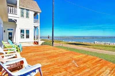 Image de Cottage Waterfront historique! Jetée privée de 20 pieds! Vues incroyables sur l'eau