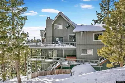 Image de 7 Bedroom 4 Bath Private Mountain Retreat with Outdoor Hot Tub and Game Room