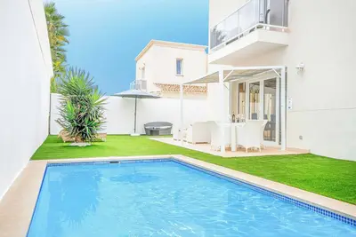Image de Villa Belladonna - Spacieuse villa moderne à quelques pas des plages et des magasins