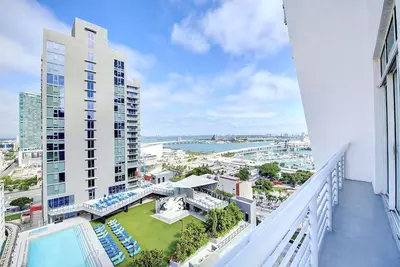 Image de Tout nouveau Lux Penthouse 2/2 au centre-ville de Miami