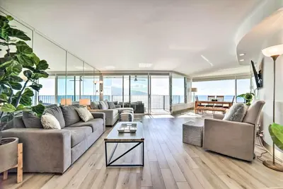 Image de Nouveau! Luxe Ocean Escape avec 40 pi de fenĂŞtres et vues