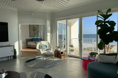 Image de Magnifique condo Penthouse moderne en bord de mer