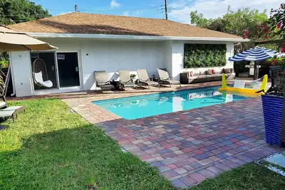 Image de Condo neuf avec piscine chauffée et plus