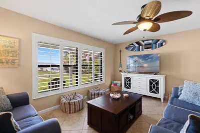 Image de Cozy Beach Home Minutes de Ponce Inlet, des tonnes de jouets de plage