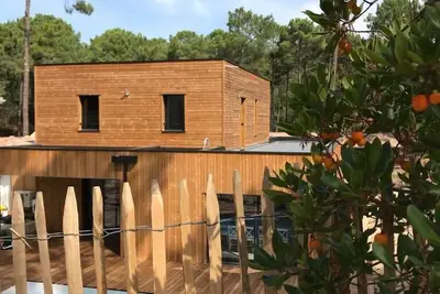 Image de Maison avec piscine entre lac et océan