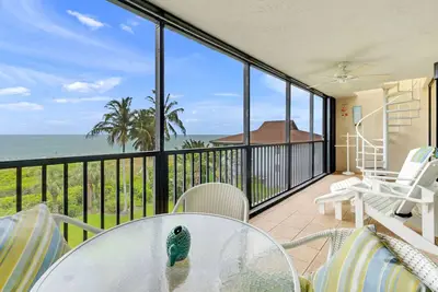 Image de Regardez le coucher de soleil depuis votre terrasse penthouse privée! Regardez Dolphin sauter tous dans une intimité sereine!