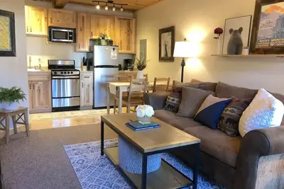 Image de Condo confortable au coeur du centre-ville d'Estes # 11