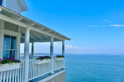 Image de Belle maison face à l'océan à York avec des vues incroyables! Marchez jusqu'à York Beach!