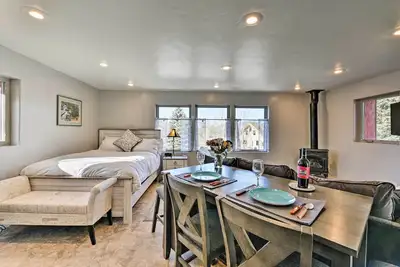 Image de Nouveau! Cozy Mountain Studio By Main St. + Hot Springs!
