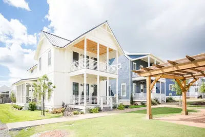 Image de Chalet spacieux à Carlton Landing avec vue au deuxième ��tage du lac Eufaula!