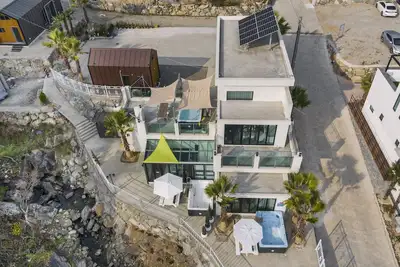 Image de Lim Sea Side Poolvilla Pension