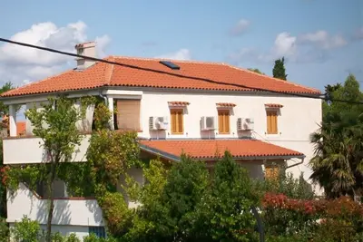 Image de Appartement dans Nerezine avec Climatisation, Wifi, Machine Ă laver, Lave-vaisselle (4827-2)