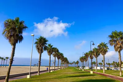 Image de Appartement De PREMIÈRE Ligne De Plage Avec Vue Fantastique Sur La Mer