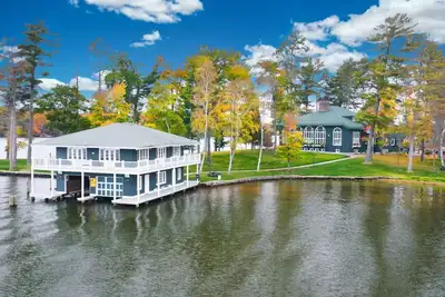 Image de Nouveau! Domaine historique sur la chaîne de lacs Eagle River!