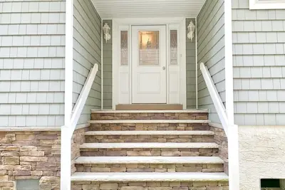 Image de Super endroit! Belle nouvelle maison en rangée de bloc de plage à quelques pas des plages de sable de Sea Isle City. Parking sur place pour quatre voitures
