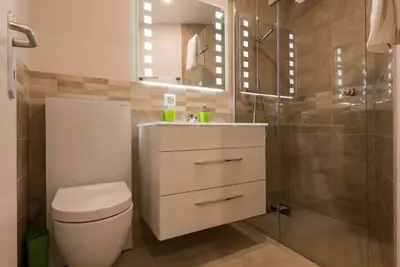 Image de Bel appartement pour 3 personnes avec Wifi, bain à remous, Tv et balcon