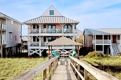 Image de Roomy Oceanfront House w/ Stunning Views | Private Beach Walkway, 4 Decks, Sleeps 19