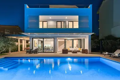 Villa Lodi - nouvelle villa moderne à quelques pas de la plage