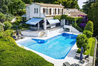Image de Villa vue mer, jardin botanique et roseraie