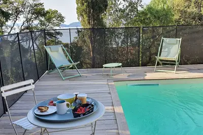 Image de Villa Standing, 450m des Plages, Piscine chauffée, Superbe Vue Mer, beau jardin