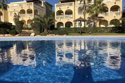 Image de Appartement avec grande piscine et jardin dans un complexe bien entretenu, idéal pour les enfants