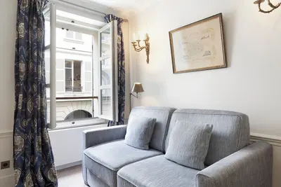 Image de A Typical Chic Apartment in Saint Germain