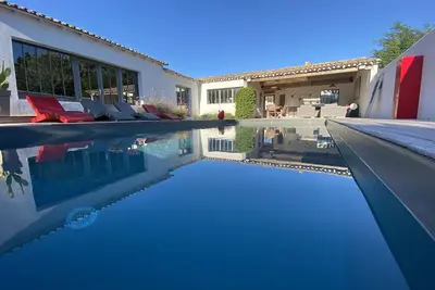 Image de Grande maison à proximité de la plage et du centre du village