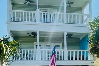 Image de ** Nouvelle Liste ** 5 Br / 4ba Ocean View Piscine chauffée et bain à remous, \"High Tide\" Surfside