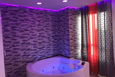 Image de Loft romantique avec Jacuzzi