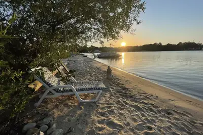 Image de Cottage Four Seasons, accès à la plage privée et quai