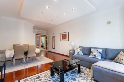 Image de Appartement de luxe moderne de deux chambres avec ascenseur, centre de Lisbonne