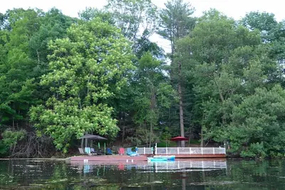 Image de 3Acre LakeParadise SwimmingPool & Jacuzzi HotTub!