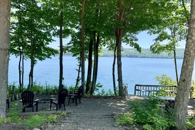 Image de Entrez dans la nature au chalet du lac Skaneateles.