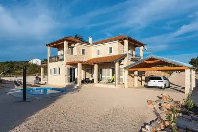 Image de Stone villa in the Dalmatian style and Mediterranean charm.