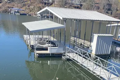 Image de Nouveau! Waterfront Cottage, quai privé avec cale de 40 pi x 16 pi, crique tranquille à 8 mm