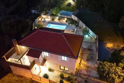 Image de Superbe maison Ă Pokrovnik avec WiFi