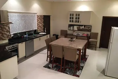 Image de Luxueuse villa familiale avec entièrement meublé