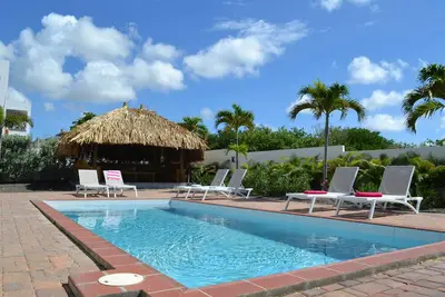 Image de Villa de luxe pour 6 personnes avec piscine située dans la région populaire de Jan Thiel.